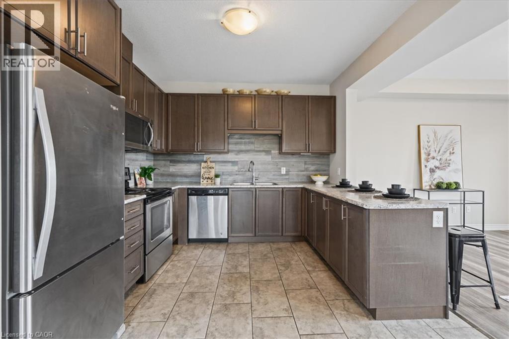 100 Links Crescent Property Photo 6
