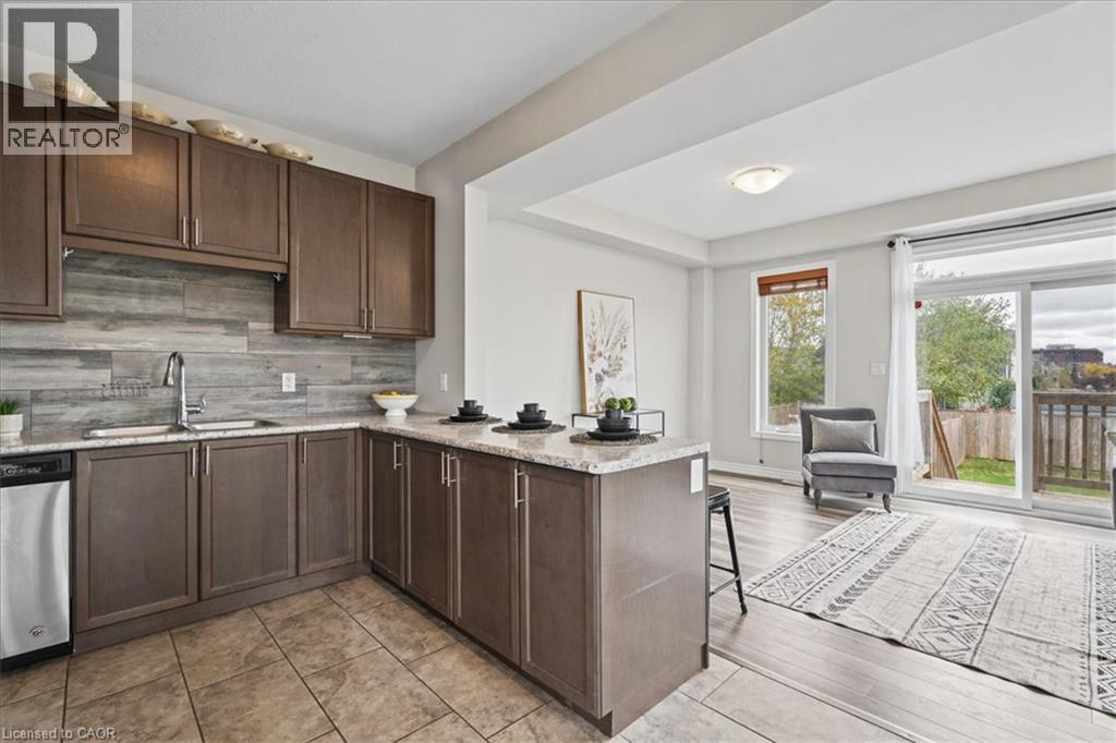 100 Links Crescent Property Photo 7