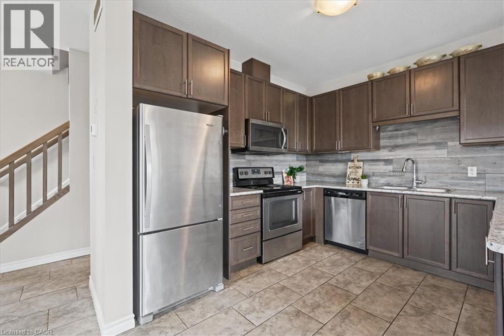 100 Links Crescent Property Photo 8