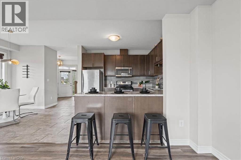 100 Links Crescent Property Photo 11
