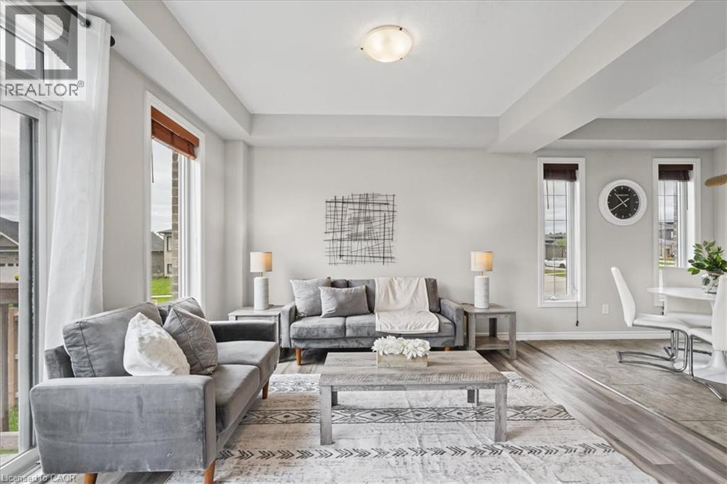 100 Links Crescent Property Photo 14