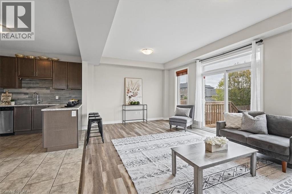 100 Links Crescent Property Photo 15