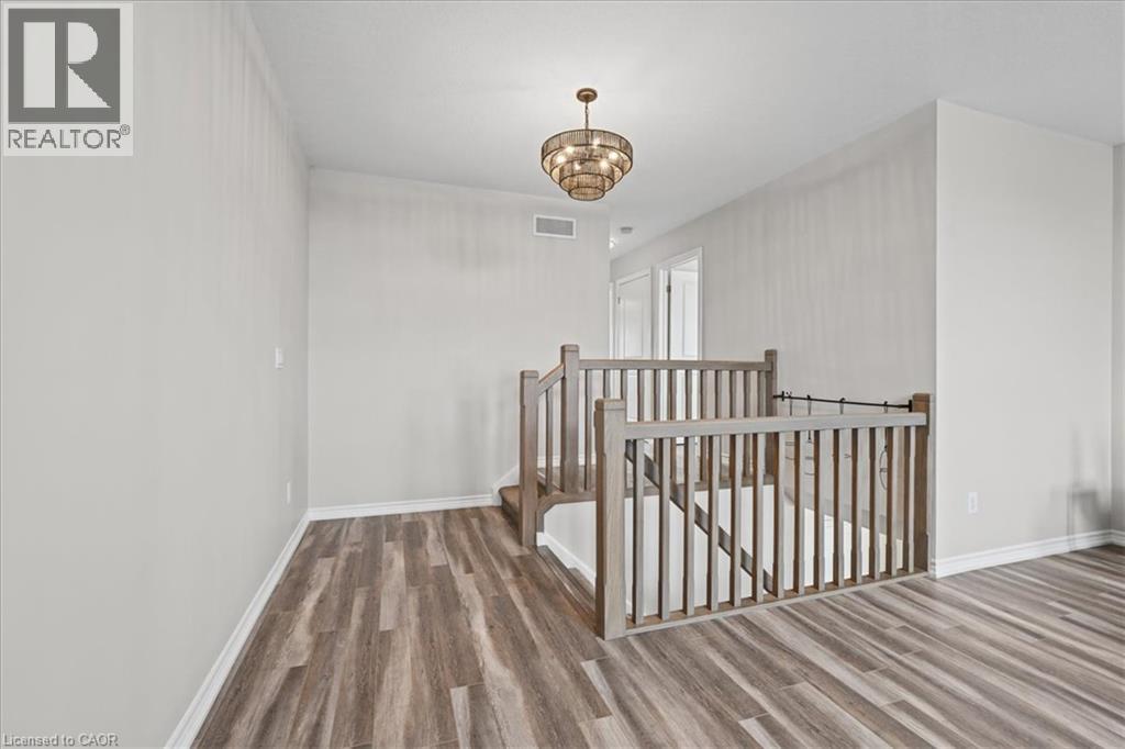 100 Links Crescent Property Photo 20