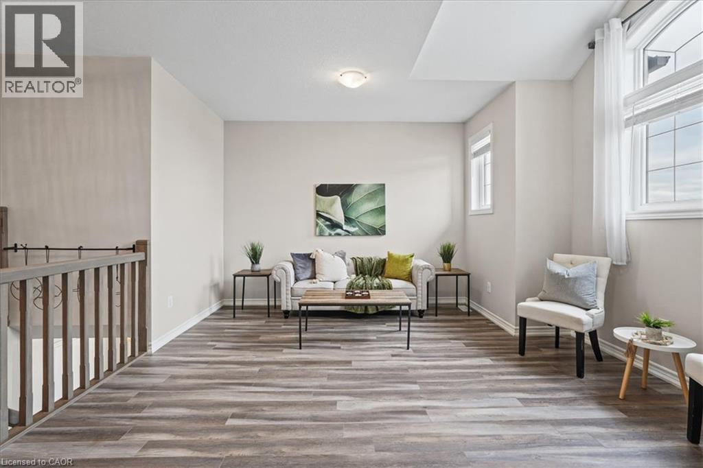 100 Links Crescent Property Photo 21
