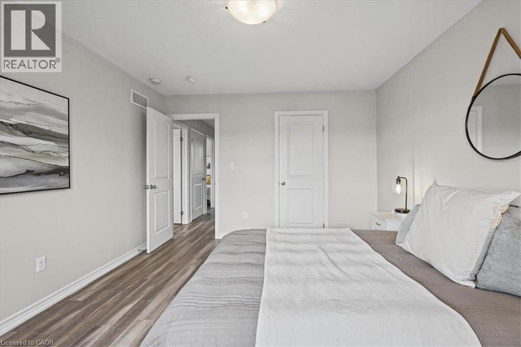 100 Links Crescent Property Photo 27