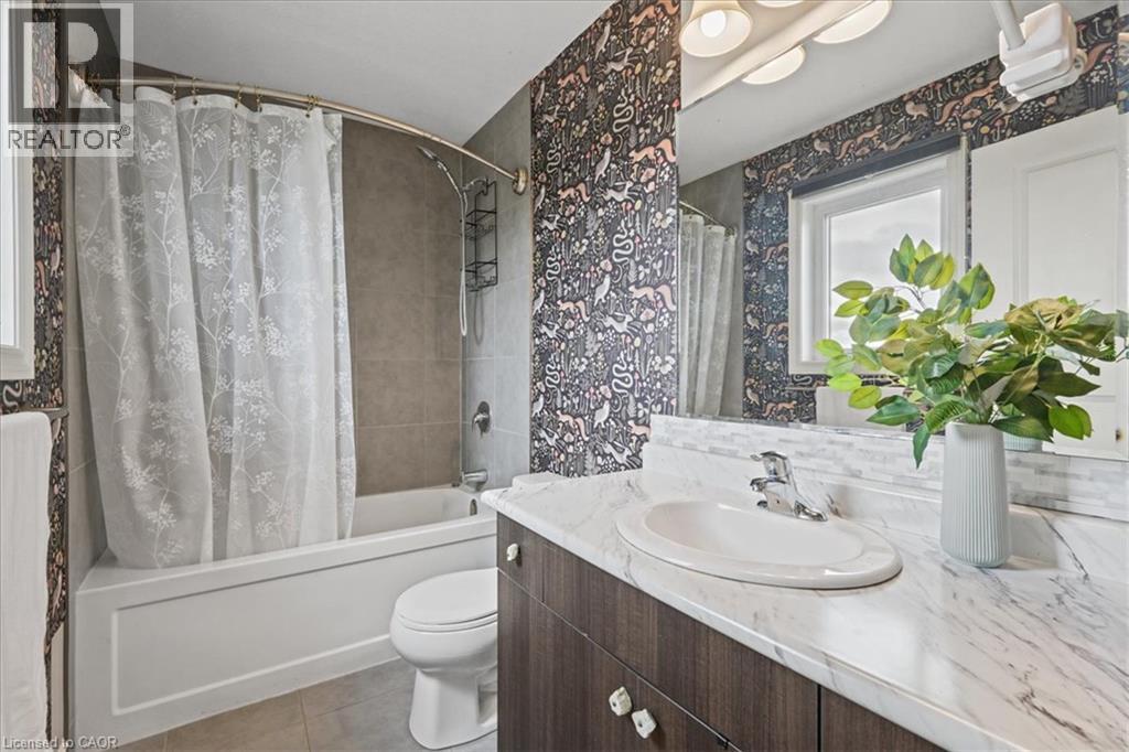 100 Links Crescent Property Photo 29