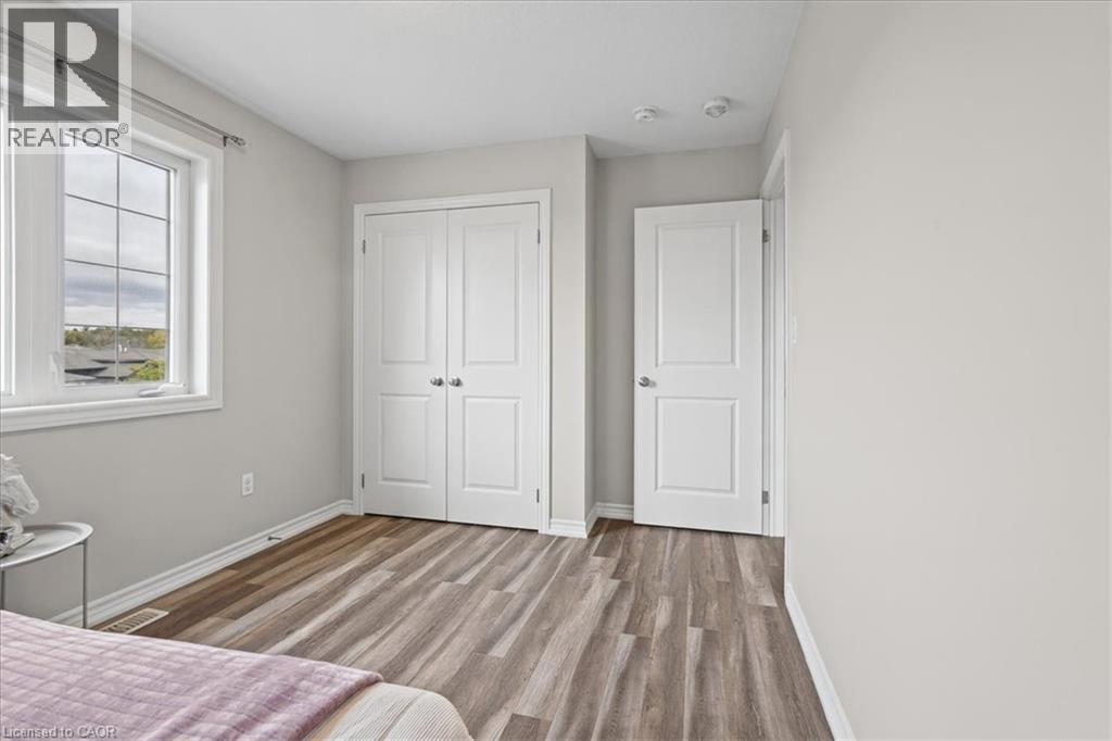 100 Links Crescent Property Photo 32
