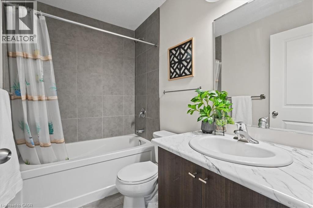 100 Links Crescent Property Photo 33
