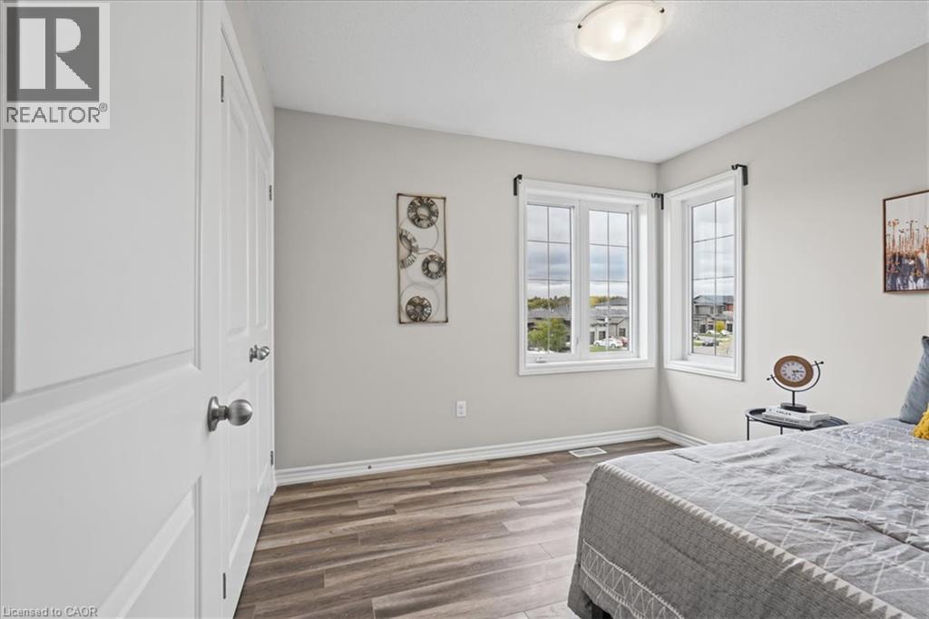 100 Links Crescent Property Photo 34