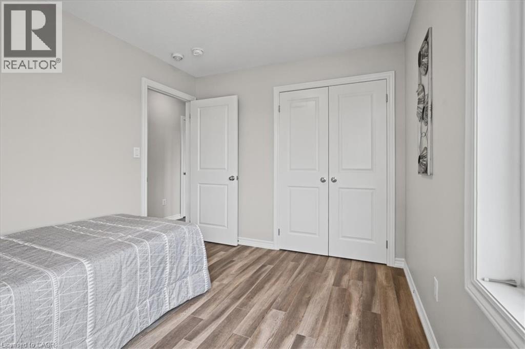 100 Links Crescent Property Photo 36