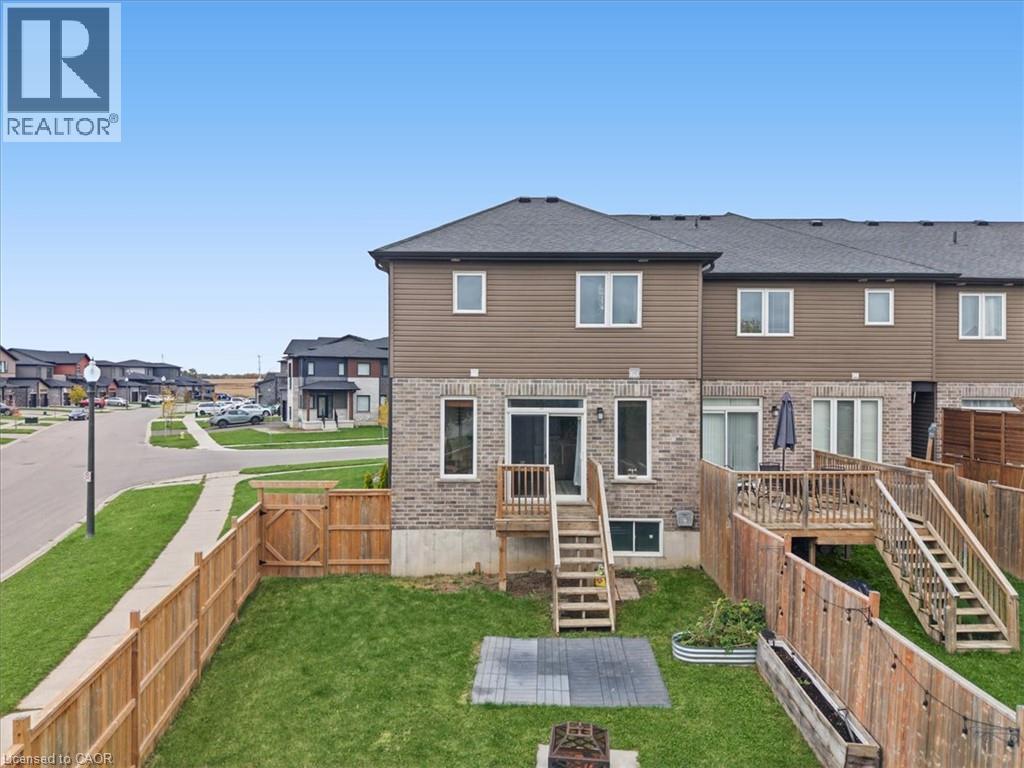 100 Links Crescent Property Photo 40