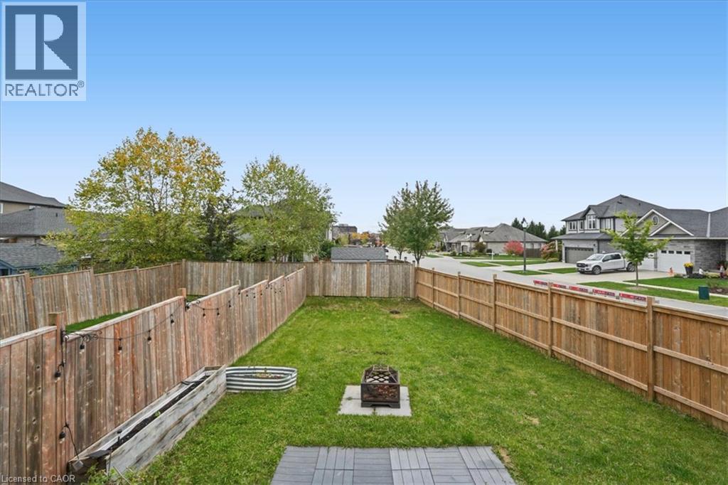 100 Links Crescent Property Photo 41