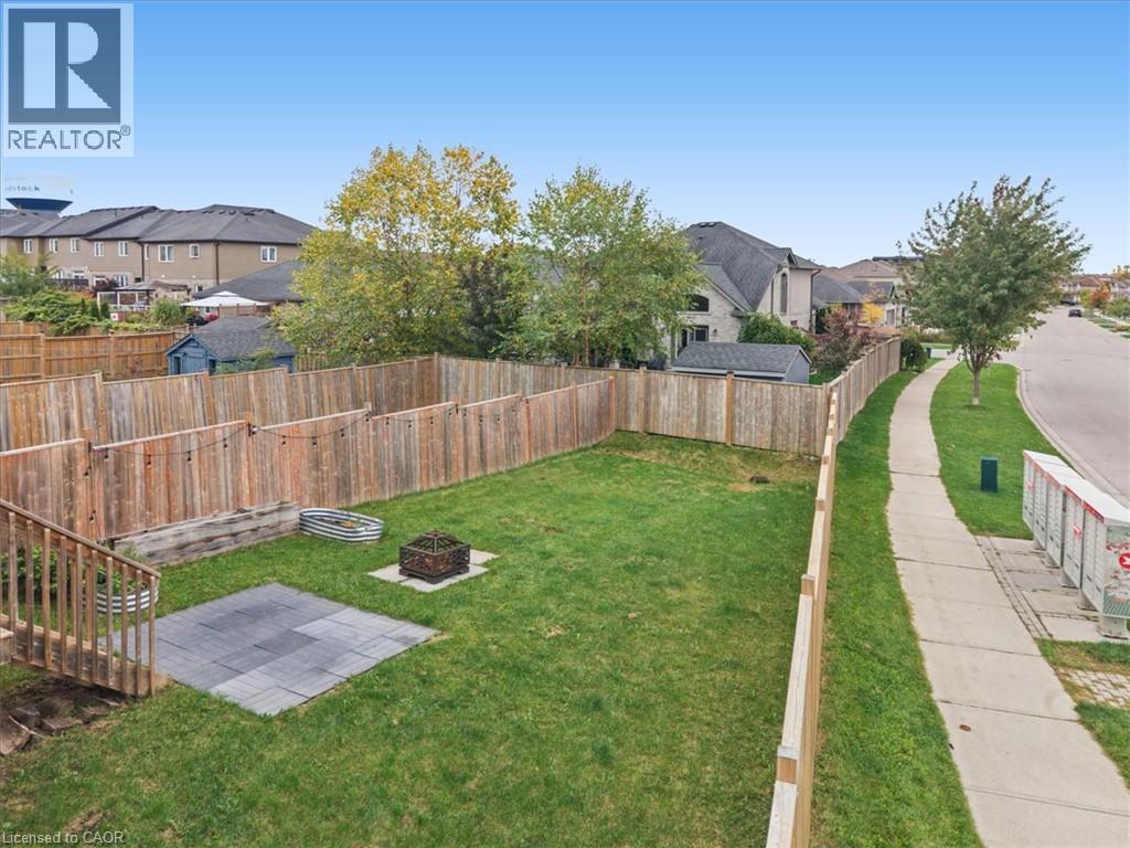 100 Links Crescent Property Photo 42