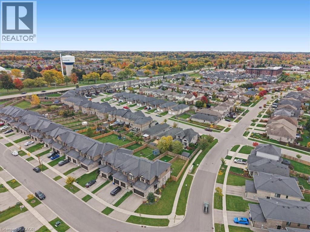 100 Links Crescent Property Photo 46