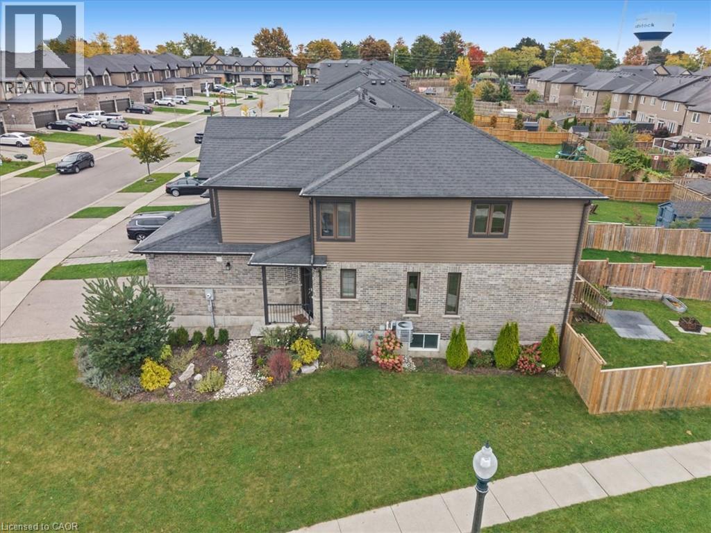 100 Links Crescent Property Photo 47