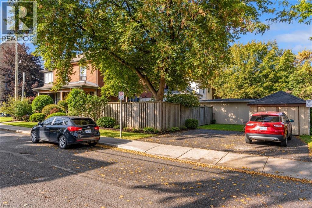 443 Maple Avenue Property Photo 17
