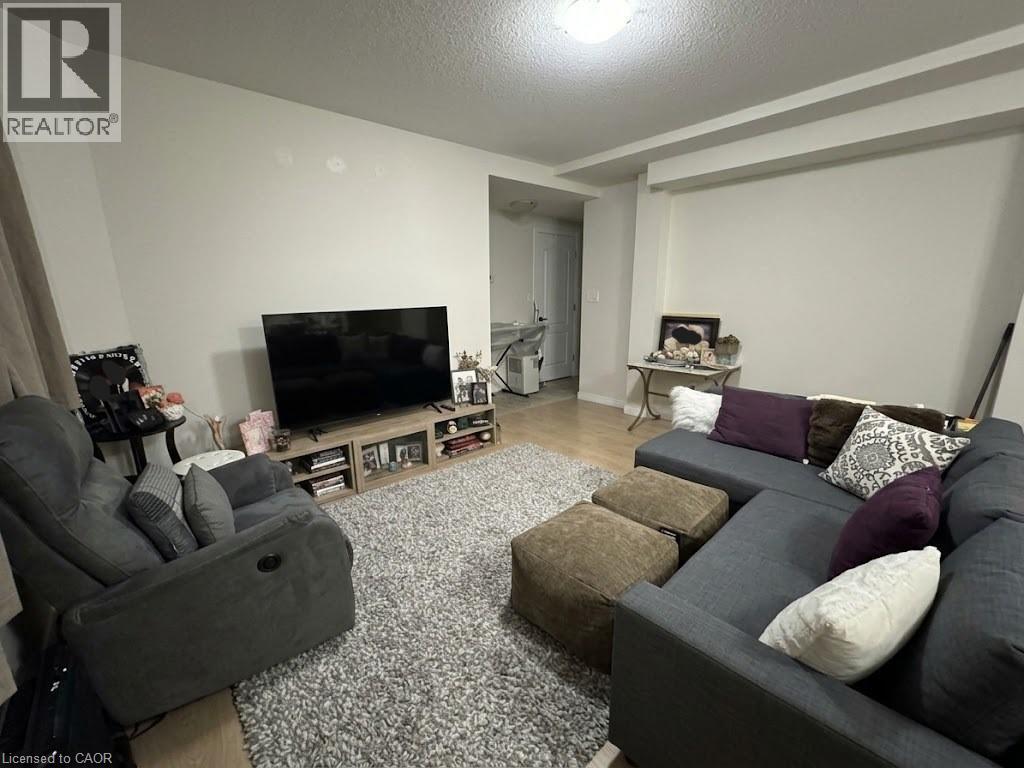 279 Country Stone Drive Unit# B Property Photo 6