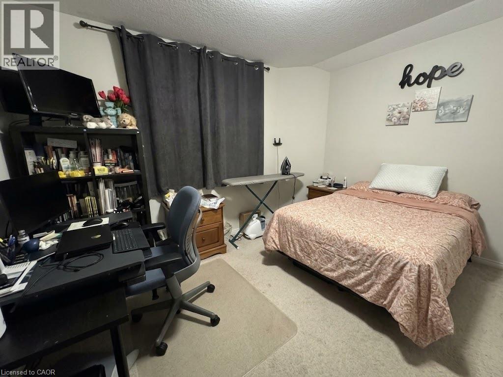 279 Country Stone Drive Unit# B Property Photo 9