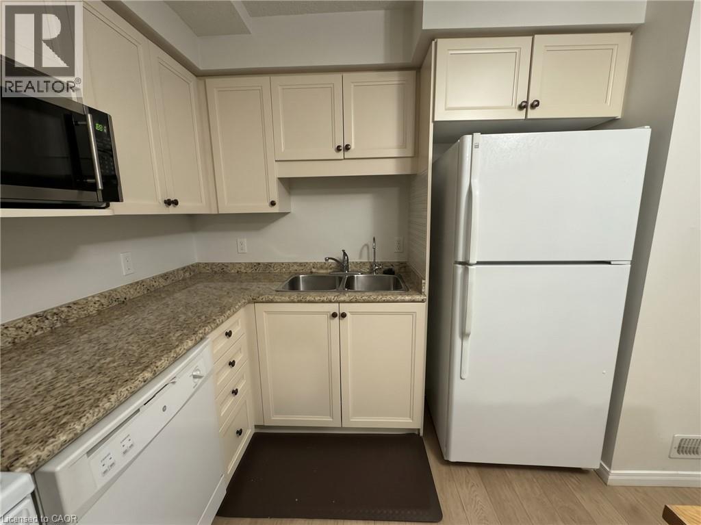 279 Country Stone Drive Unit# B Property Photo 12