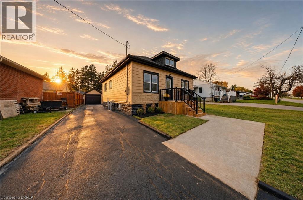 24 Park Road N Property Photo 2