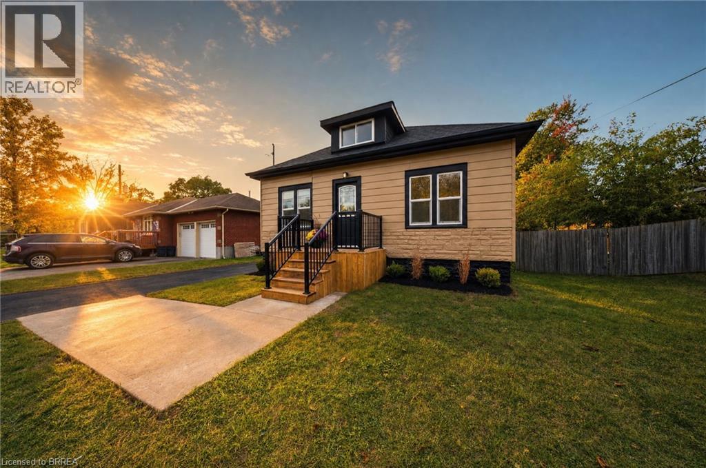 24 Park Road N Property Photo 3