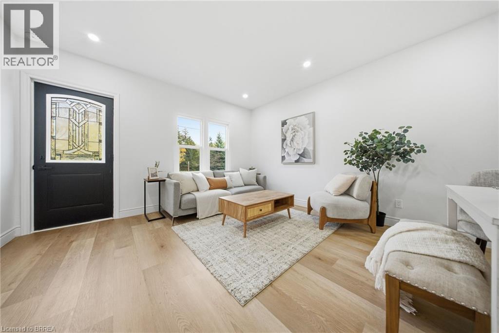 24 Park Road N Property Photo 5