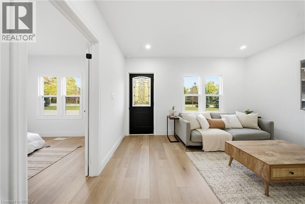 24 Park Road N Property Photo 7