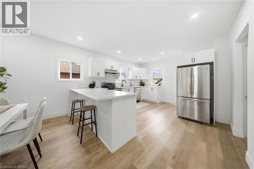 24 Park Road N Property Photo 9