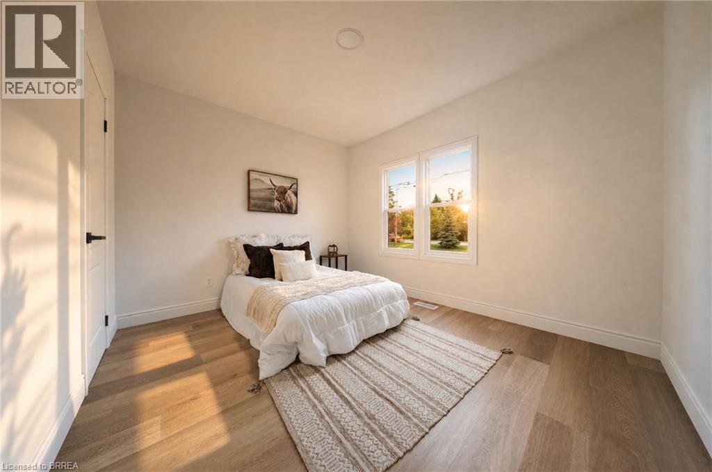 24 Park Road N Property Photo 17
