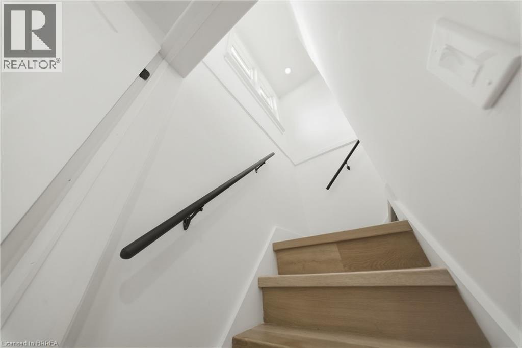 24 Park Road N Property Photo 18