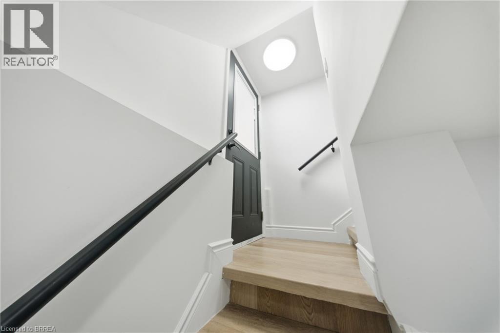 24 Park Road N Property Photo 21