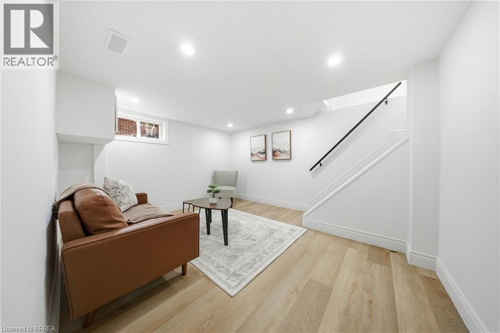 24 Park Road N Property Photo 22