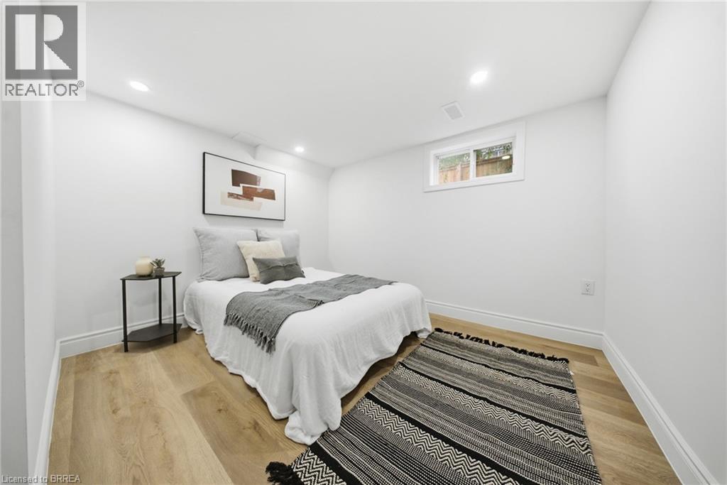 24 Park Road N Property Photo 24