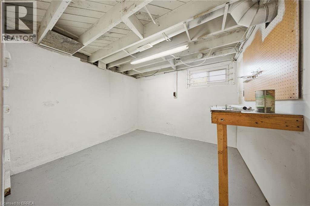 24 Park Road N Property Photo 25