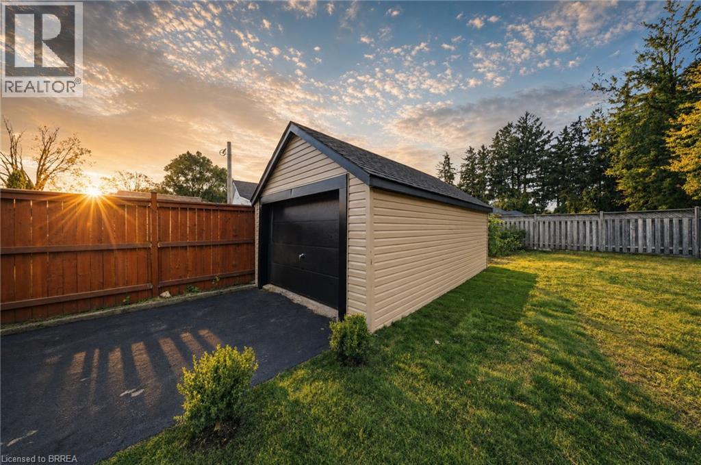 24 Park Road N Property Photo 33