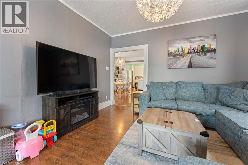 214 John Street Property Photo 8