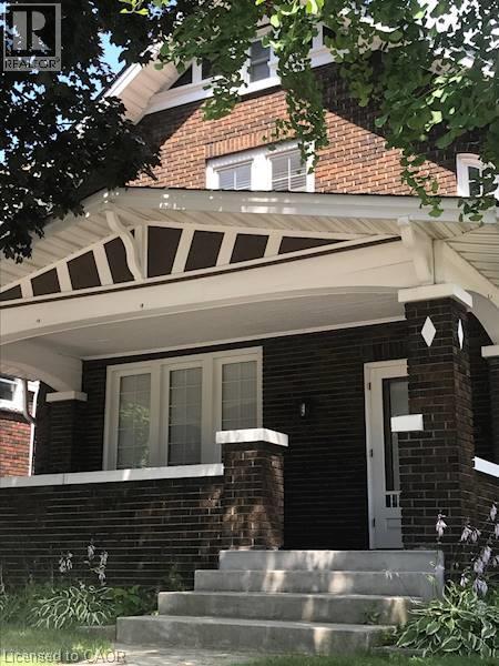 36 Wellington Street N Property Photo 12