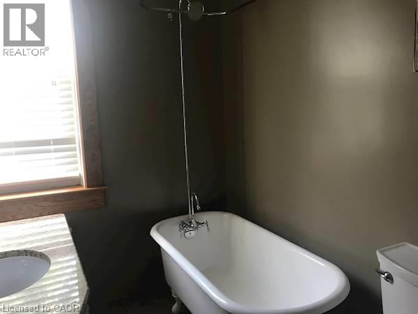 36 Wellington Street N Property Photo 14