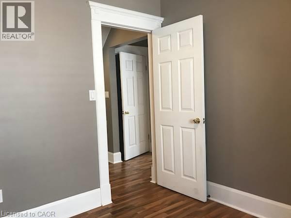 36 Wellington Street N Property Photo 17