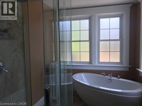 36 Wellington Street N Property Photo 18