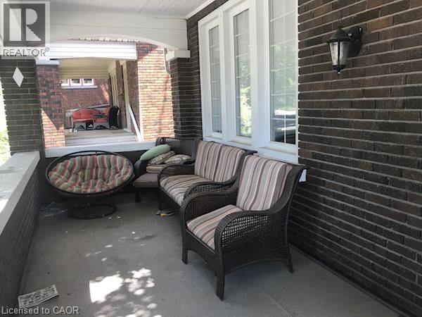 36 Wellington Street N Property Photo 21