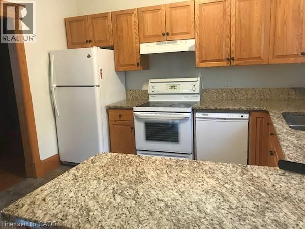 36 Wellington Street N Property Photo 23