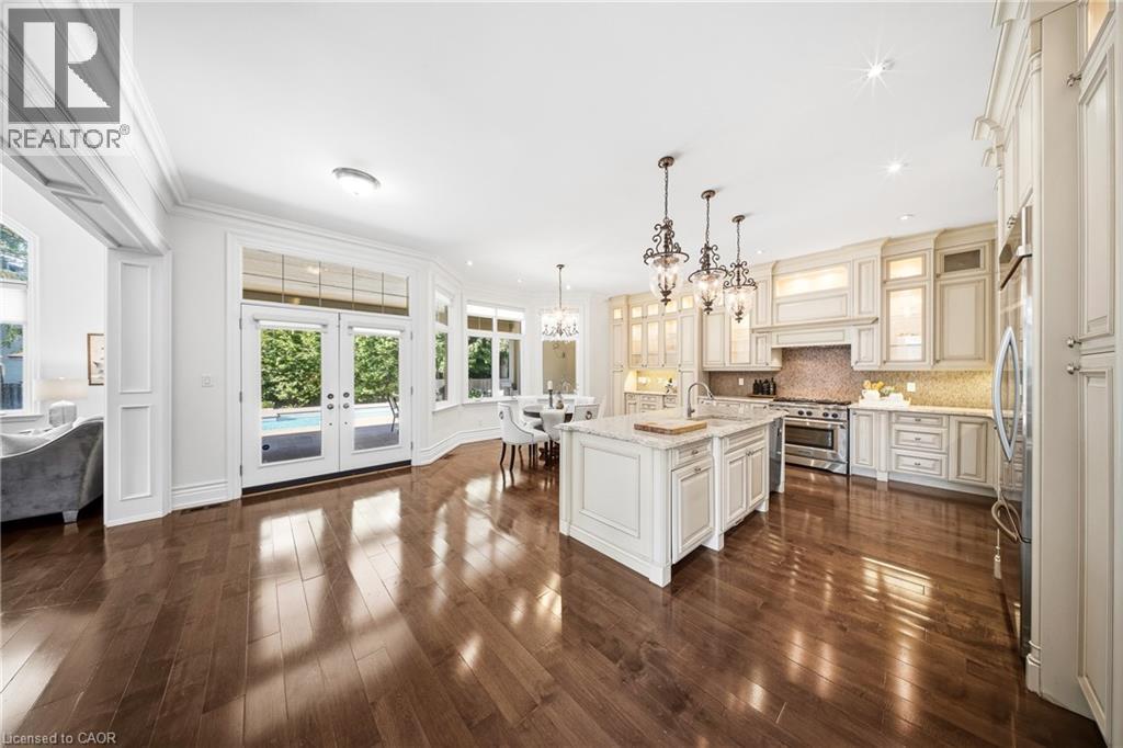 1098 Lakeshore Road W Property Photo 9