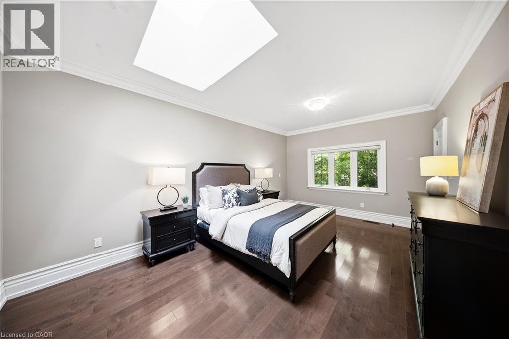 1098 Lakeshore Road W Property Photo 21