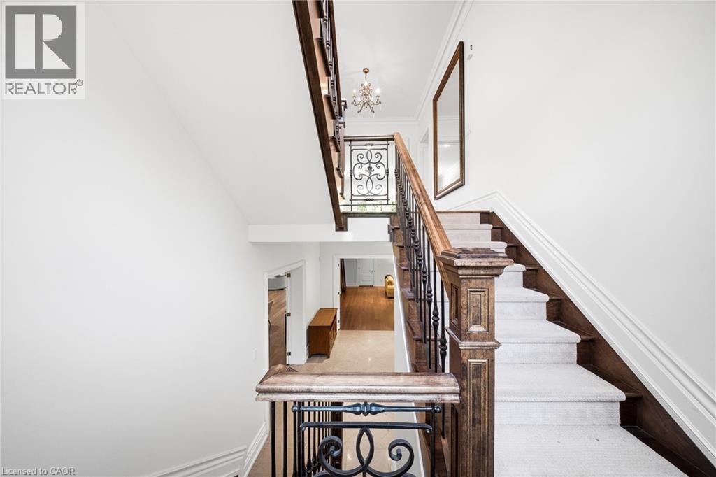 1098 Lakeshore Road W Property Photo 26