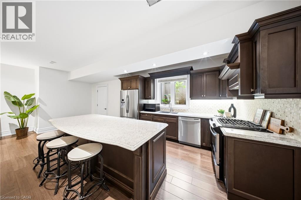 1098 Lakeshore Road W Property Photo 29