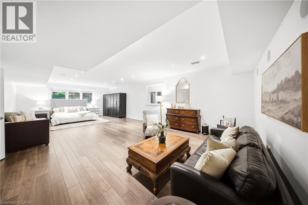 1098 Lakeshore Road W Property Photo 32