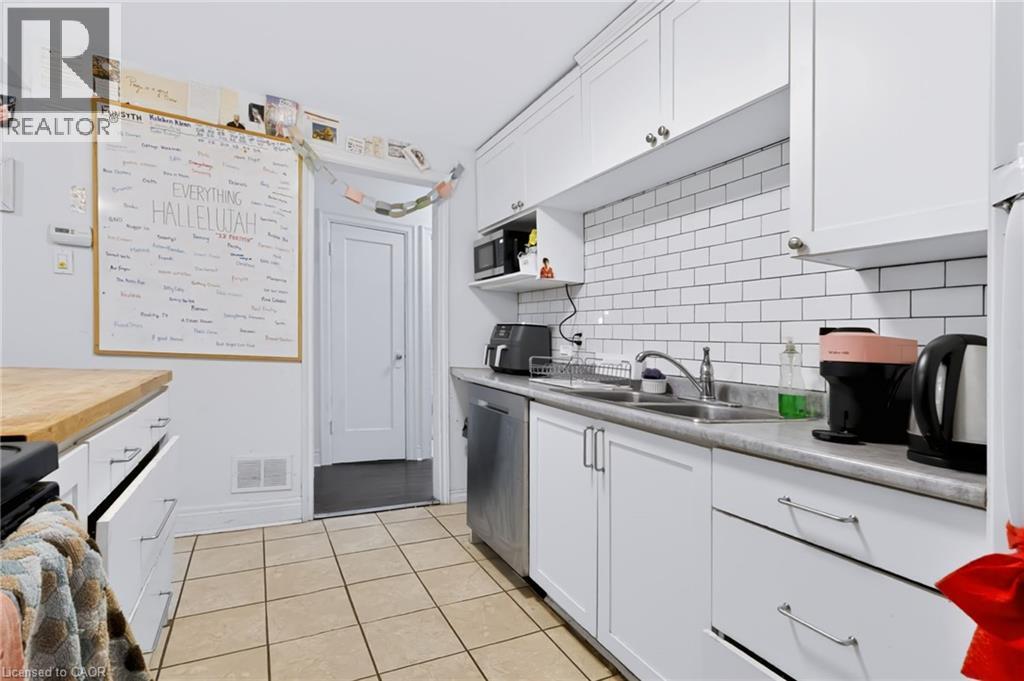 23 Forsyth Avenue S Property Photo 9