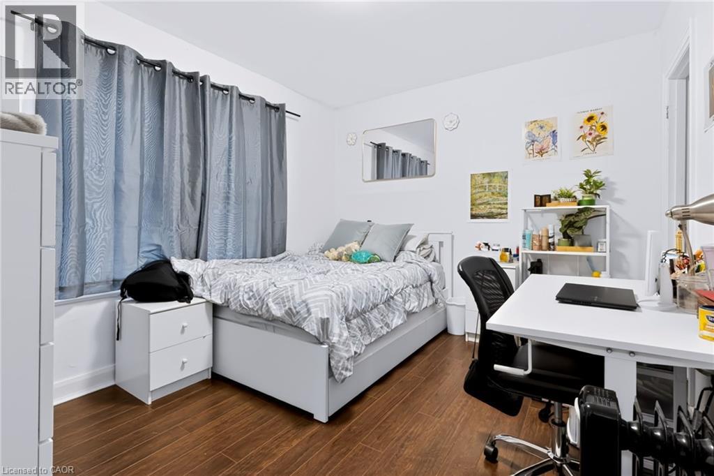 23 Forsyth Avenue S Property Photo 11