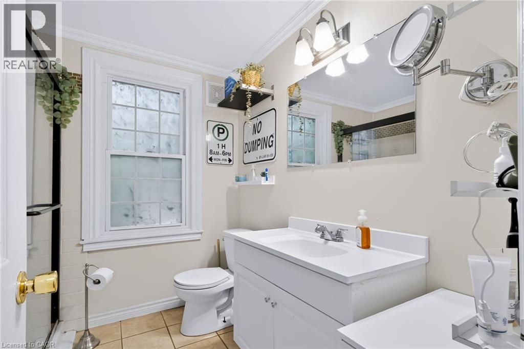 23 Forsyth Avenue S Property Photo 13